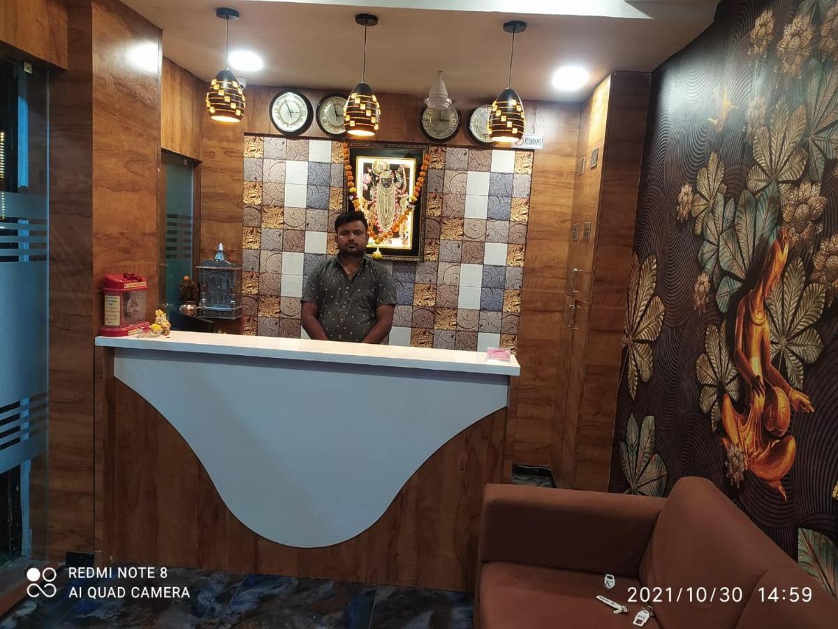 Hotel Red Rose Vadodara Esterno foto