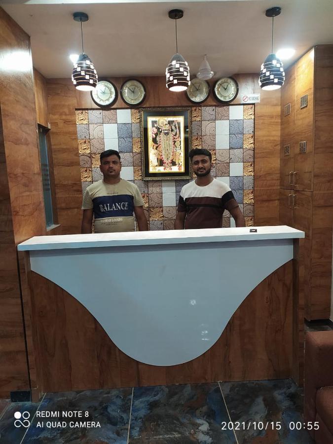 Hotel Red Rose Vadodara Esterno foto