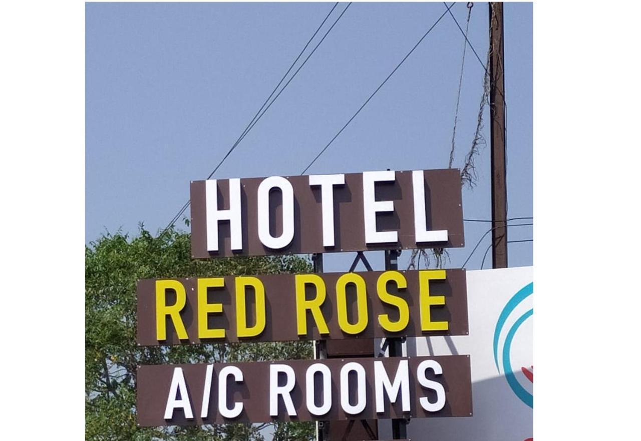Hotel Red Rose Vadodara Esterno foto