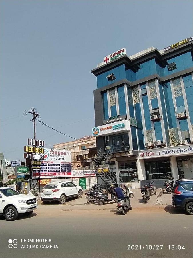 Hotel Red Rose Vadodara Esterno foto