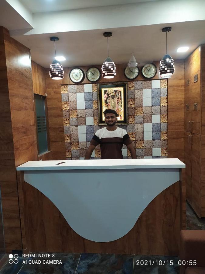 Hotel Red Rose Vadodara Esterno foto