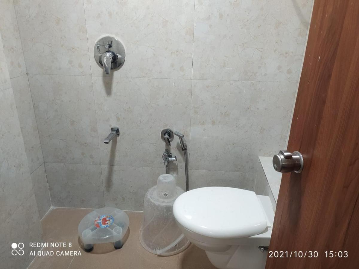 Hotel Red Rose Vadodara Esterno foto