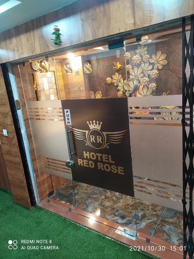 Hotel Red Rose Vadodara Esterno foto