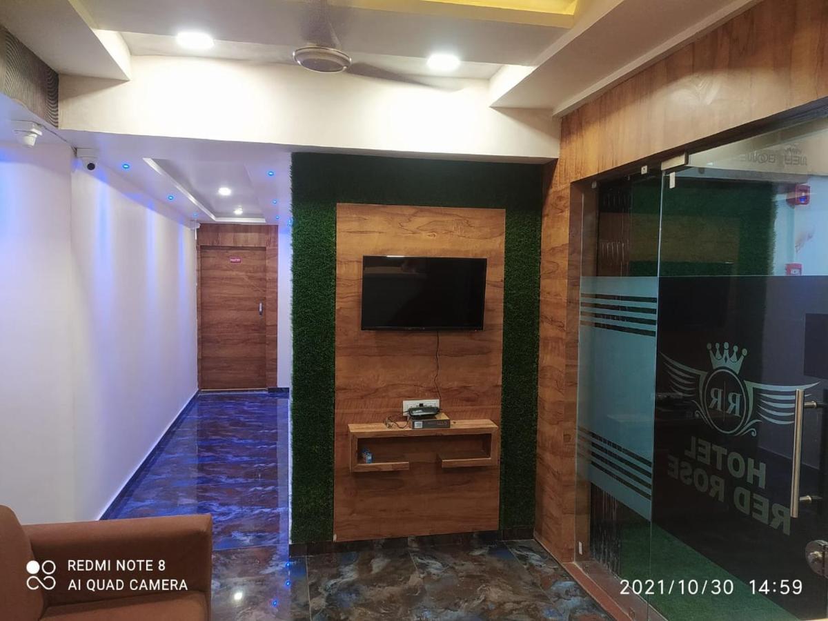 Hotel Red Rose Vadodara Esterno foto