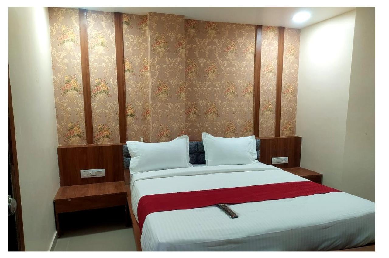 Hotel Red Rose Vadodara Esterno foto